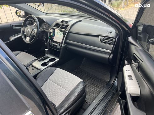 Toyota Camry 2015 серый - фото 6