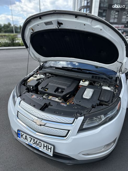 Chevrolet Volt 2015 белый - фото 7