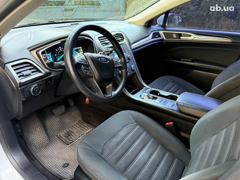 Ford Fusion 2017 белый - фото 12
