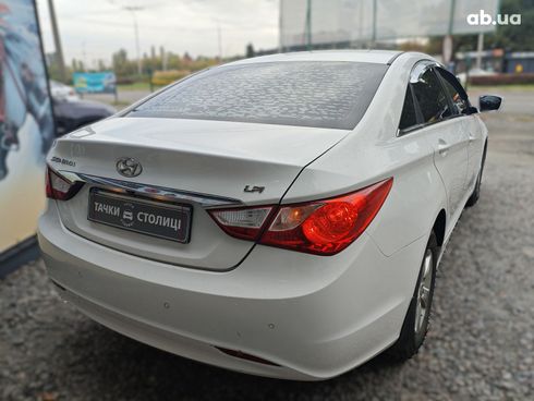 Hyundai Sonata 2016 белый - фото 8