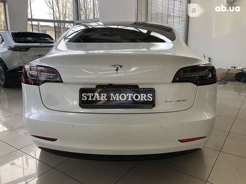Tesla Model 3 2020 - фото 13