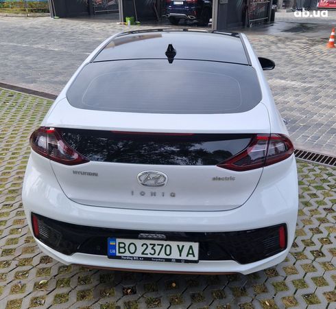 Hyundai IONIQ Electric 2017 белый - фото 5