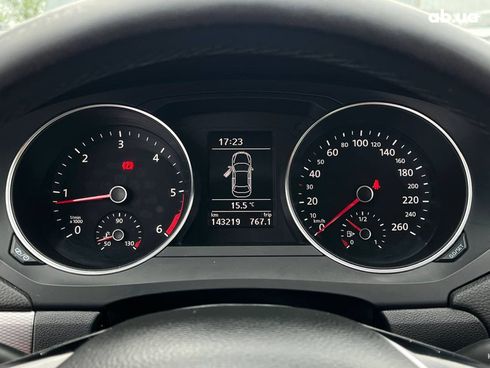 Volkswagen Jetta 2016 белый - фото 23