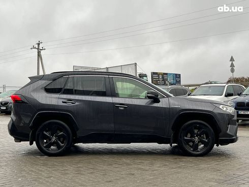 Toyota RAV4 2019 серый - фото 10