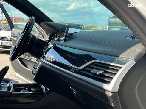 BMW 7 серия 2018 белый - фото 26