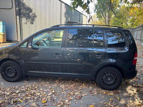 Volkswagen Touran 2006 черный - фото 8