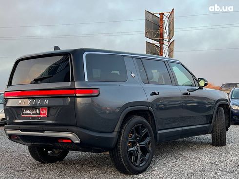 Rivian R1S 2023 серый - фото 15