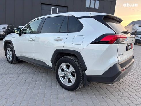 Toyota RAV4 2020 белый - фото 10