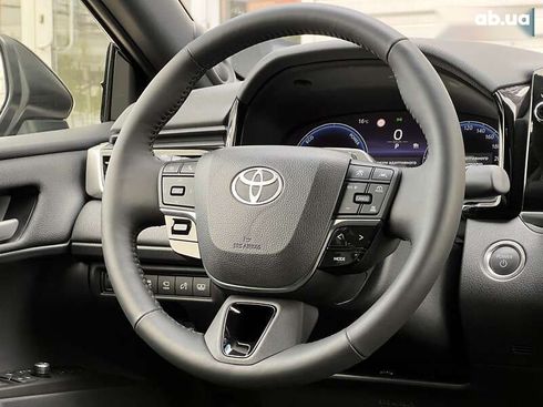 Toyota Camry 2024 - фото 16