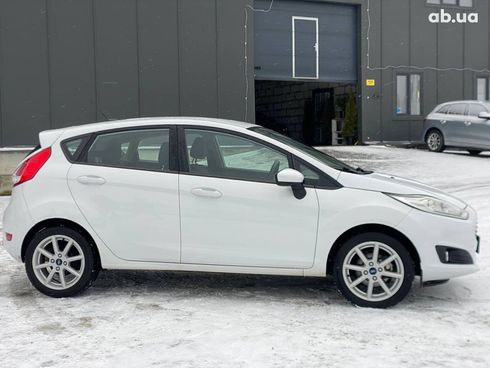 Ford Fiesta 2019 белый - фото 25