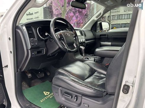 Toyota Sequoia 2017 - фото 16