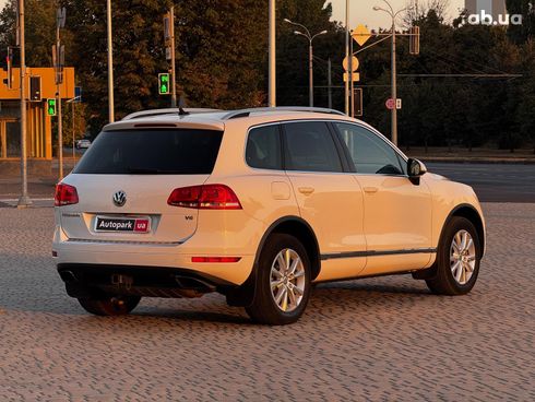 Volkswagen Touareg 2014 белый - фото 6