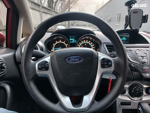 Ford Fiesta 2017 красный - фото 12