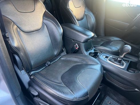 Jeep Cherokee 2015 серый - фото 24