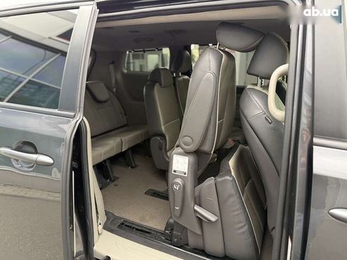 Kia Sedona 2017 - фото 20