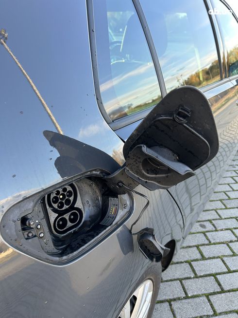 Volkswagen e-Golf 2020 серый - фото 6