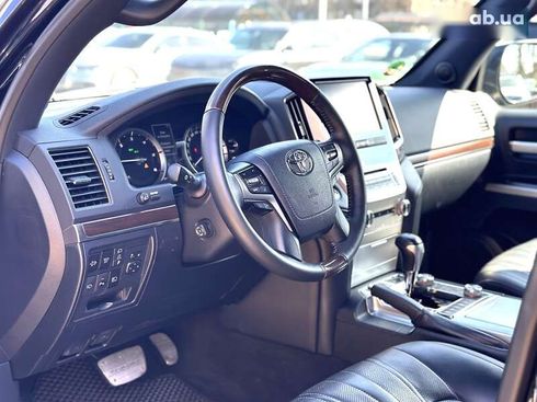 Toyota Land Cruiser 2019 - фото 16