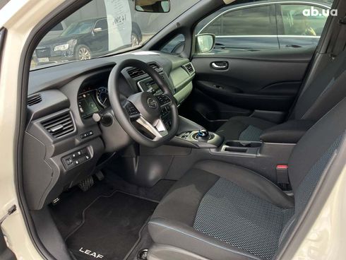 Nissan Leaf 2021 белый - фото 11