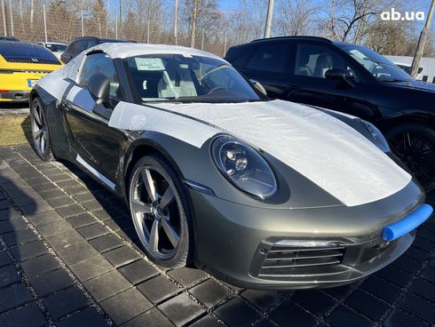 Porsche 911 Targa 4 GTS 2024 - фото 9