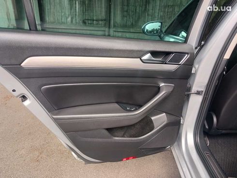 Volkswagen Passat 2017 серый - фото 18