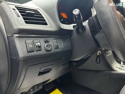 Toyota Avensis 2010 - фото 21