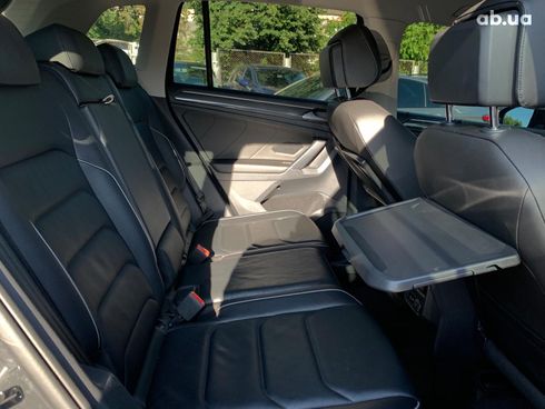 Volkswagen Tiguan 2018 серый - фото 26