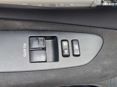 Toyota Auris 2011 - фото 20