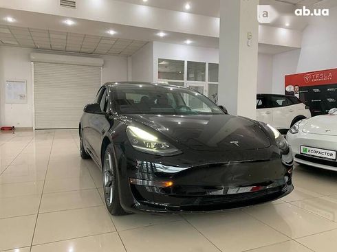 Tesla Model 3 2021 - фото 2