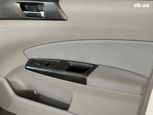 Subaru Forester 2010 белый - фото 17