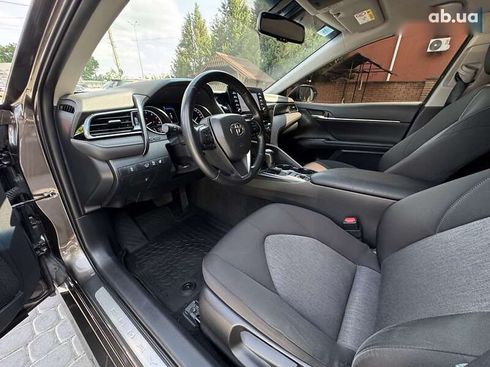Toyota Camry 2021 - фото 2