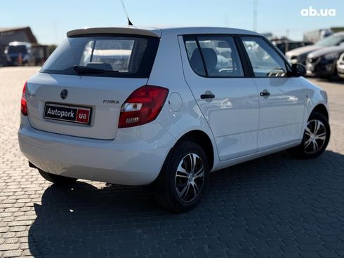 Skoda Fabia 2013 белый - фото 10