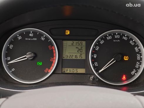 Skoda Fabia 2009 красный - фото 24