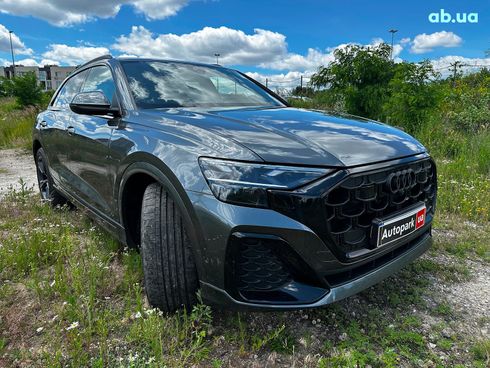 Audi Q8 2024 серый - фото 3