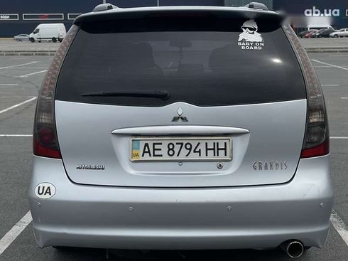 Mitsubishi Grandis 2008 - фото 5