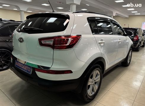 Kia Sportage 2012 белый - фото 4