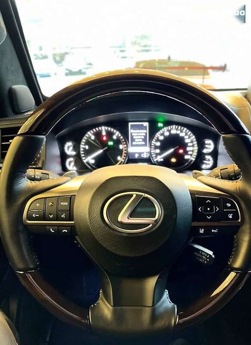 Lexus LX 2017 - фото 24