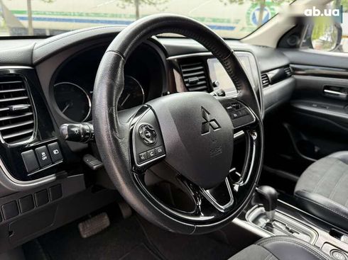 Mitsubishi Outlander 2019 - фото 16