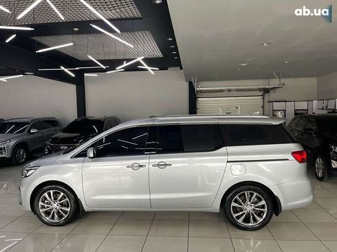 Kia Carnival 2019 - фото 8