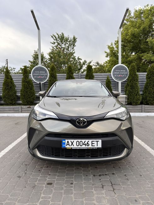 Toyota C-HR 2020 коричневый - фото 2