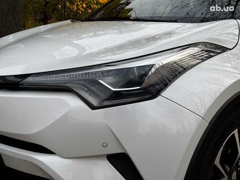 Toyota C-HR 2019 белый - фото 15