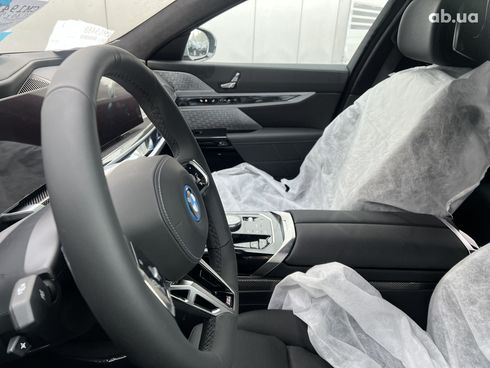 BMW i7 2023 - фото 25