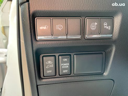 Nissan Patrol 2013 белый - фото 33