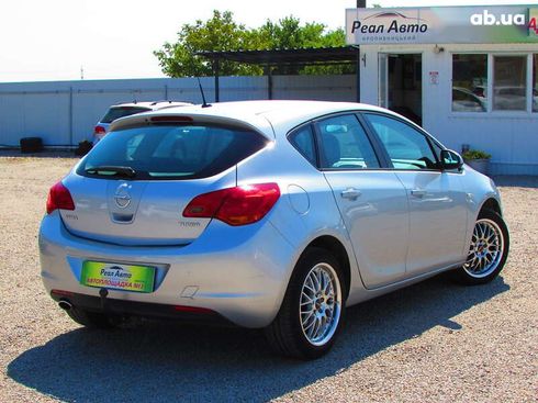 Opel Astra 2010 - фото 3