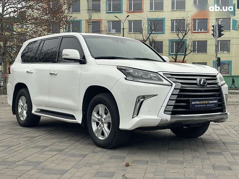 Lexus LX 2017 - фото 20