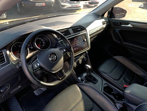 Volkswagen Tiguan 2018 серый - фото 27
