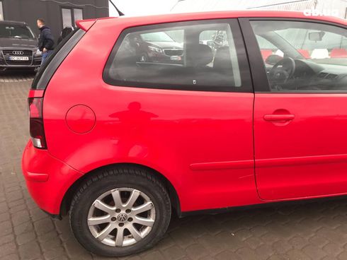 Volkswagen Polo 2005 красный - фото 8