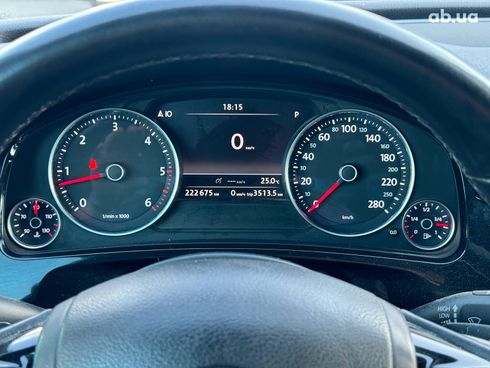 Volkswagen Touareg 2012 серый - фото 130