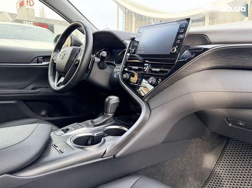 Toyota Camry 2023 - фото 30