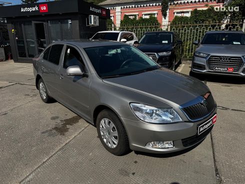 Skoda Octavia 2009 бежевый - фото 8