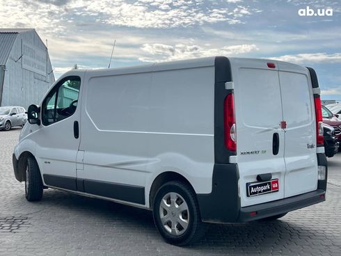 Renault Trafic 2014 белый - фото 10